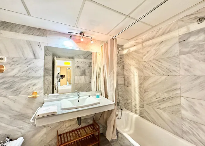 Rs 16 Ii Center Of By Eaw Homes * Μαρμπέλλα